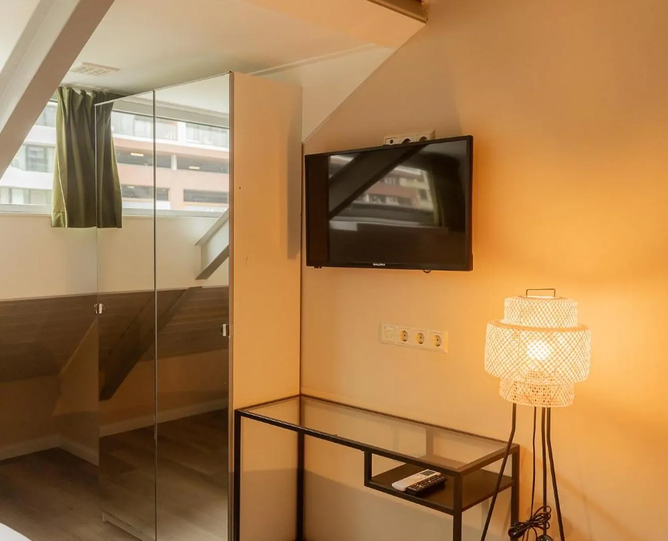 FLOATS by H2OTEL Rotterdam Hotel