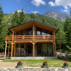 Bujtina Arturi Penzion Valbone