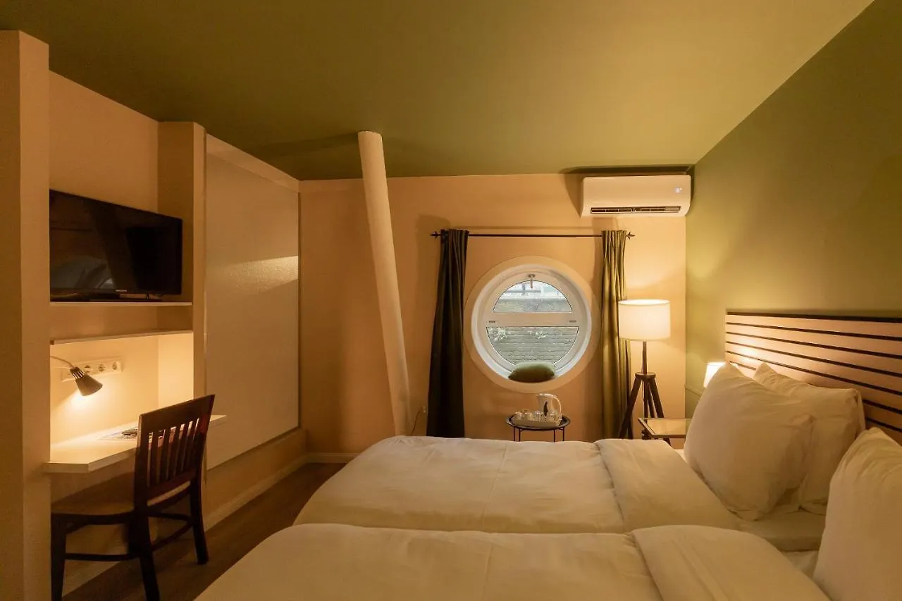 FLOATS by H2OTEL Rotterdam