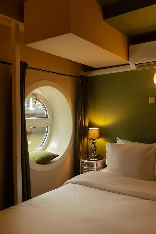 FLOATS by H2OTEL Rotterdam Hotel